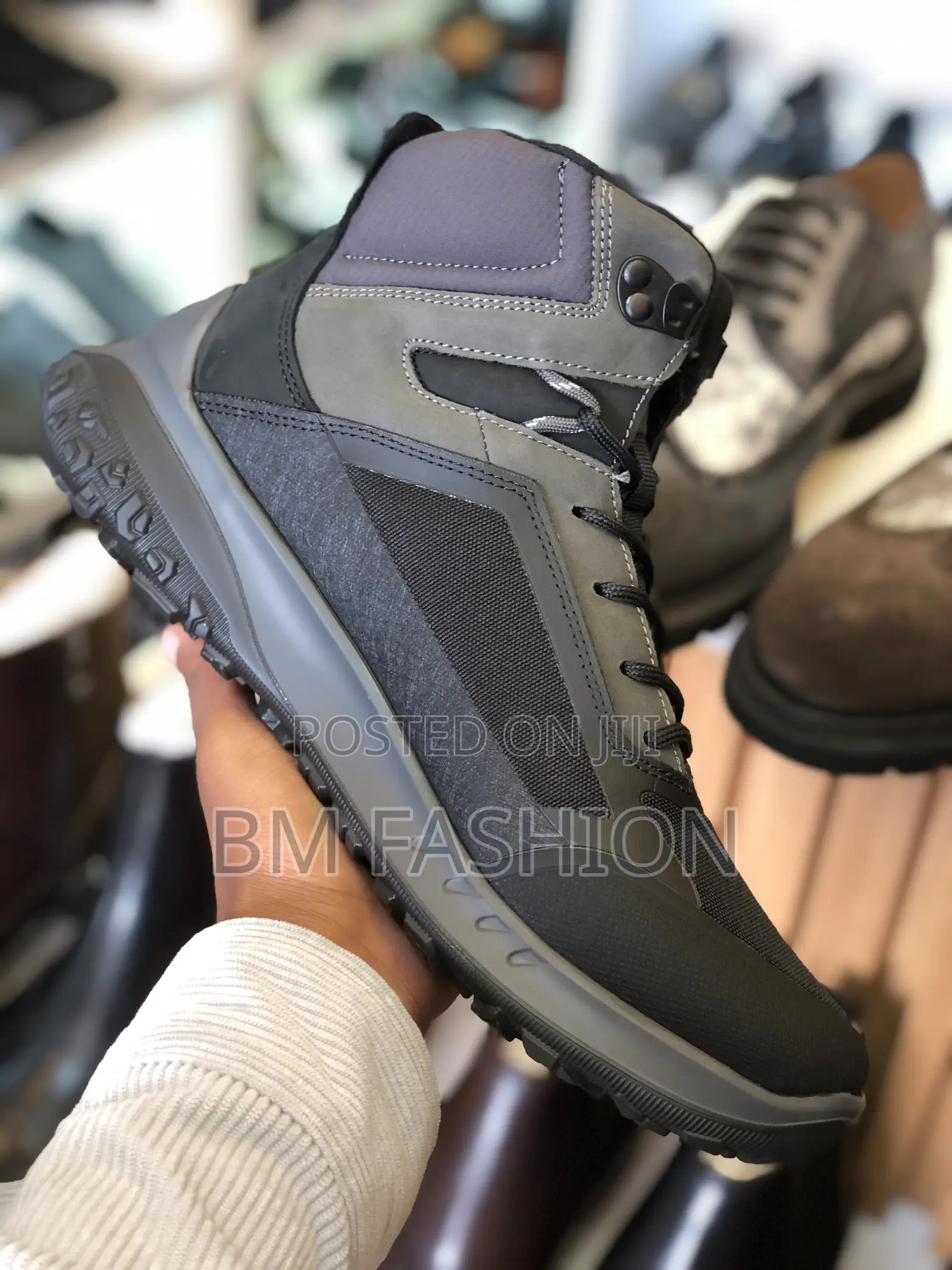 High Quality Light Weight Waterproof Shoes