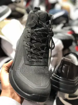 High Quality Black Fashion Trendy Boots