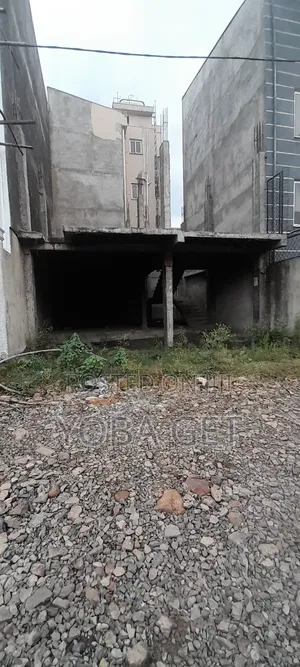 6bdrm House in Akaky Kaliti for sale