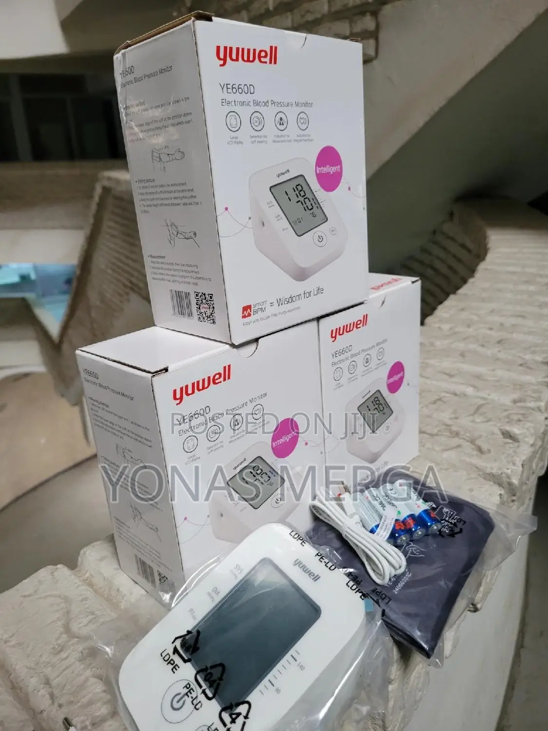 Digital Blood Pressure Monitor尟وaccommodate Large Arm Sizes/