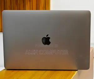 New Laptop Apple MacBook Pro 2020 8GB Intel Core I5 SSD 256GB