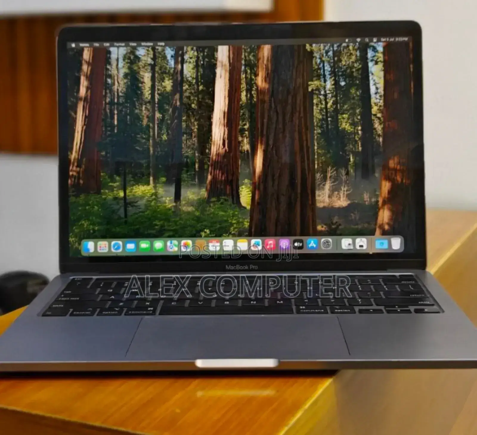 New Laptop Apple MacBook Pro 2020 8GB Intel Core I5 SSD 256GB
