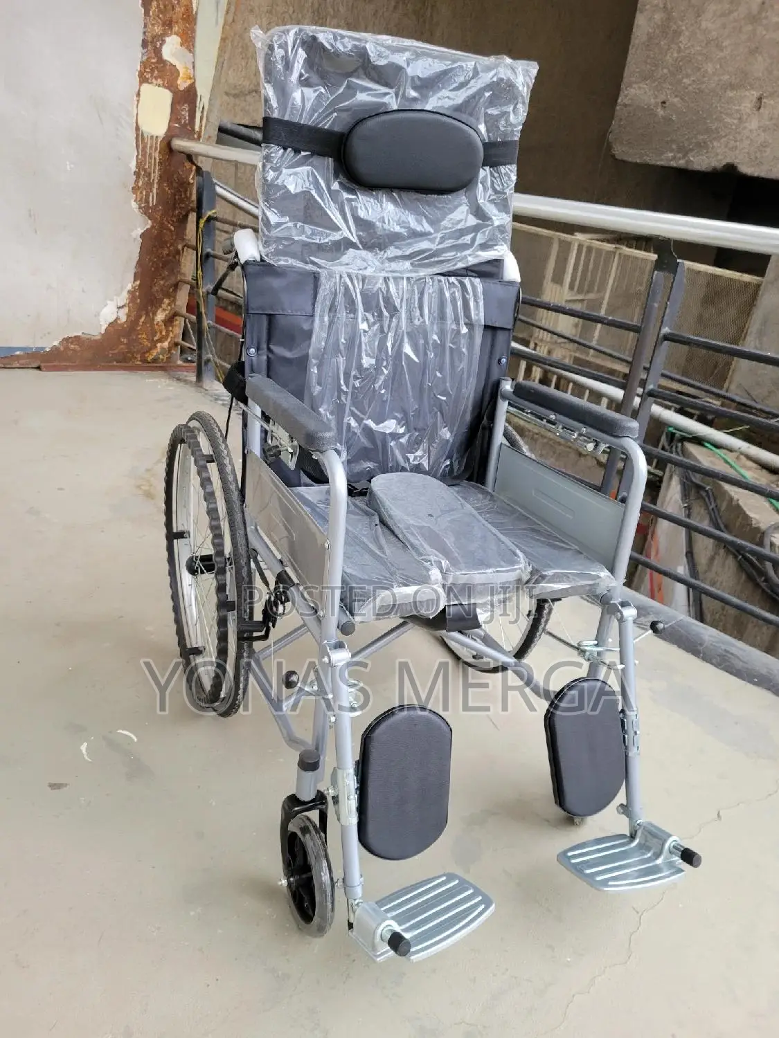 Both a Toilet and a Wheelchair旭٦wheelchair~0pot Wheelchair