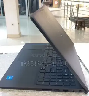 Photo - New Laptop Dell Vostro 3520 8GB Intel Core I5 SSD 1T