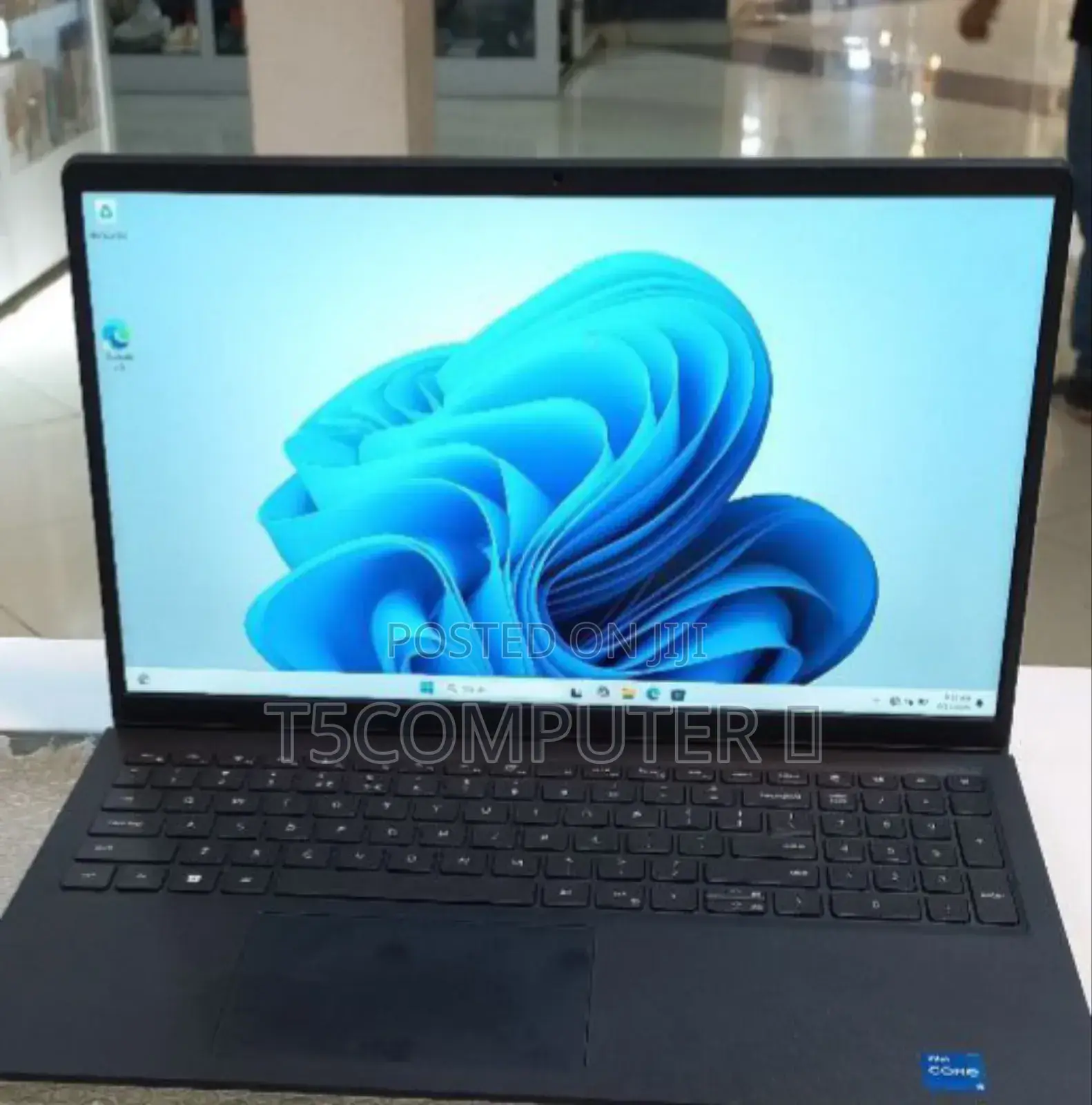 New Laptop Dell Vostro 3520 8GB Intel Core I5 SSD 1T