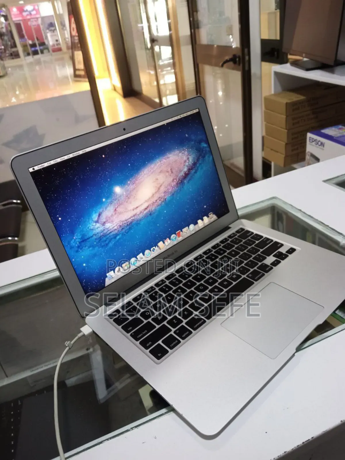 New Laptop Apple MacBook Air 2011 4GB Intel Core I5 SSD 128GB