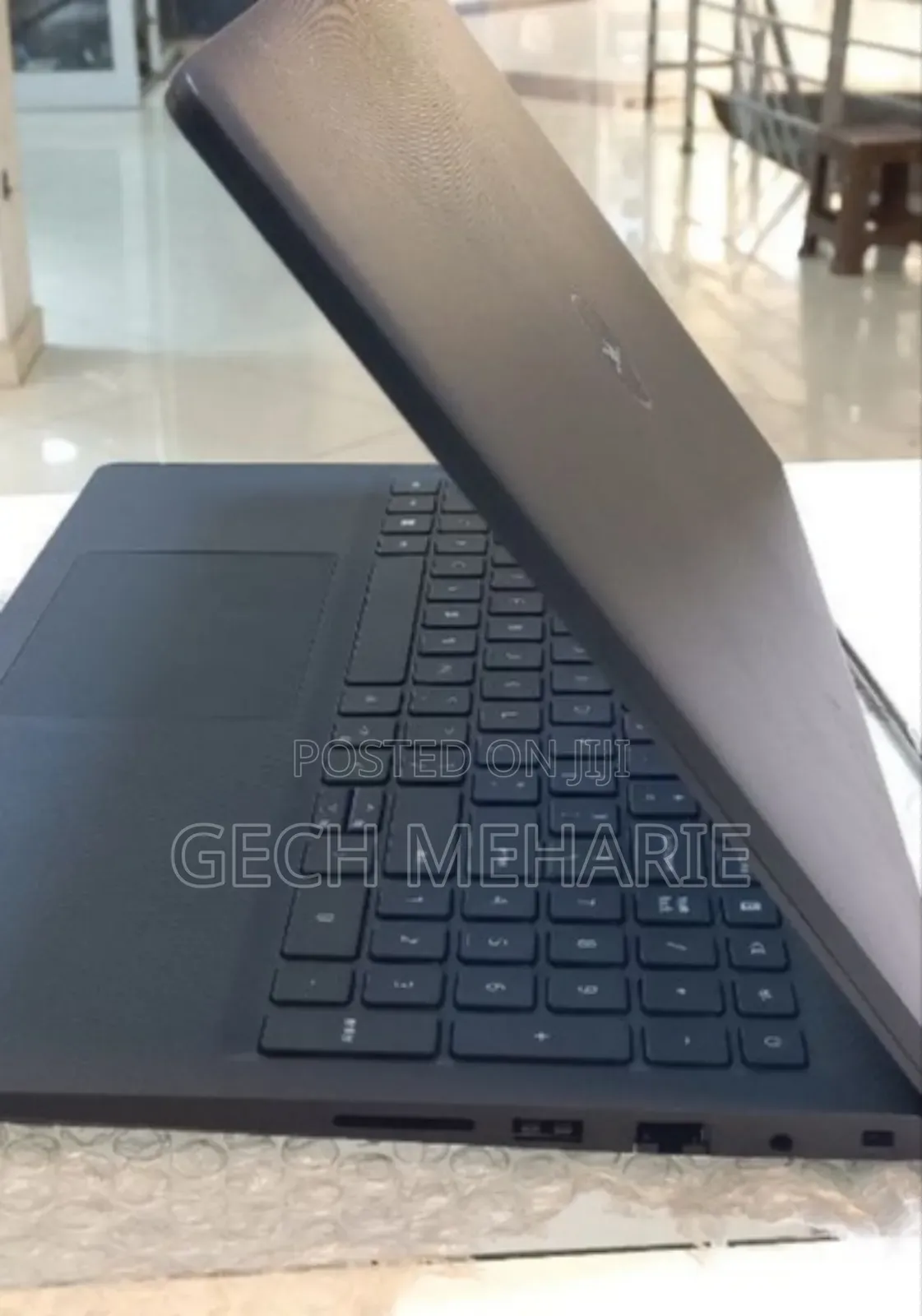 New Laptop Dell Vostro 3520 8GB Intel Core I5 SSD 1T