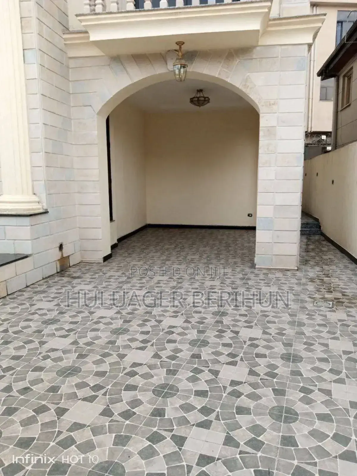 Furnished 6bdrm House in Bole for sale