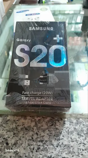 Samsung Galaxy S20+ Fast Charge (20w) Travel Adapter.