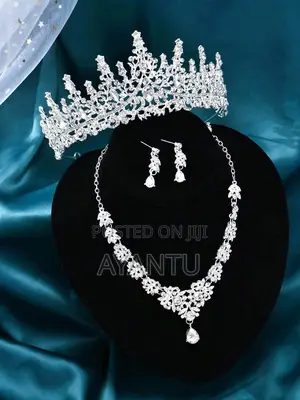 Photo - Bridal Crown and Jewelry Set
