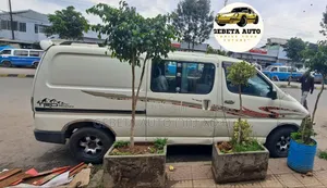 Toyota HiAce 2000 White