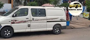 Toyota HiAce 2000 White