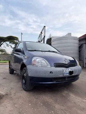 Photo - Toyota Yaris 1.5 2000 Blue