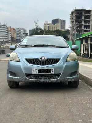 Photo - Toyota Belta 2010 Blue