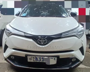 Photo - Toyota C-HR 2018 White
