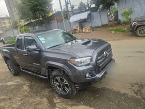 Photo - Toyota Tacoma 2018 Matt Black