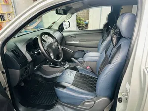 Toyota Hilux 2012 Silver