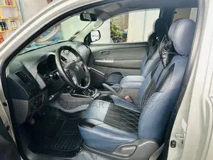 Toyota Hilux 2012 Silver