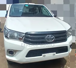 Photo - Toyota Hilux 2020 White