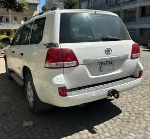 Toyota Land Cruiser 2010 White