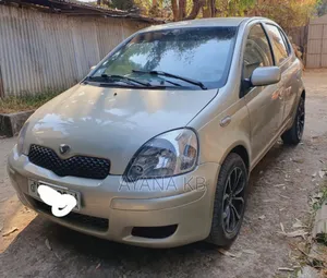 Photo - Toyota Vitz 2004 Silver