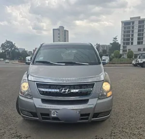Photo - Hyundai Starex 2015 Silver
