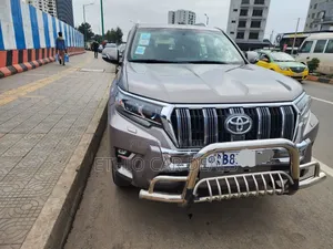 Photo - Toyota Land Cruiser Prado 2021