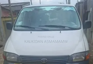 Toyota HiAce 2004 White