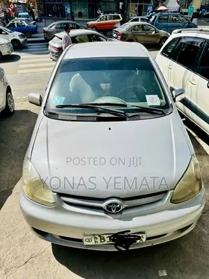 Photo - Toyota Platz 2005 Silver