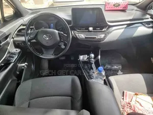Photo - Toyota C-HR 2020 White