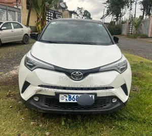Photo - Toyota C-HR 2019 White
