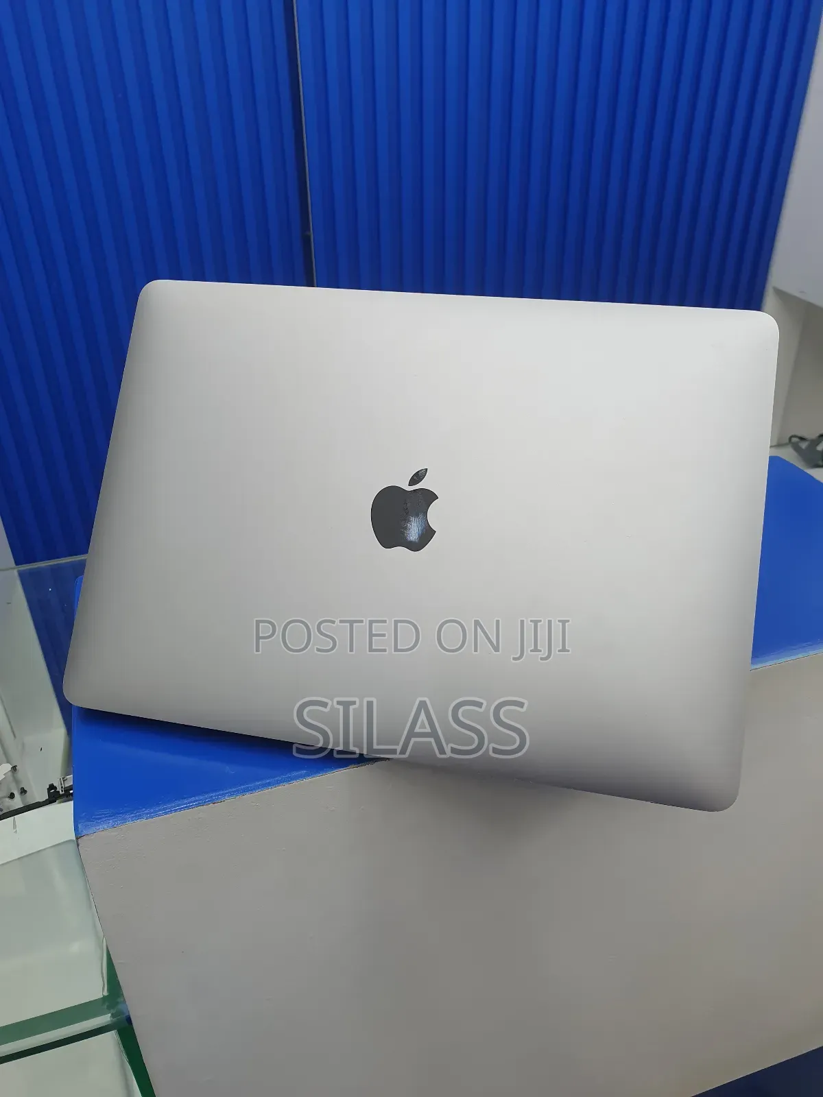 New Laptop Apple MacBook Air 2020 M1 8GB Apple M1 SSD 256GB