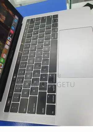 New Laptop Apple MacBook Pro 2019 8GB Intel Core I5 SSD 256GB