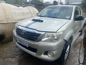Photo - Toyota Hilux 2012 Silver