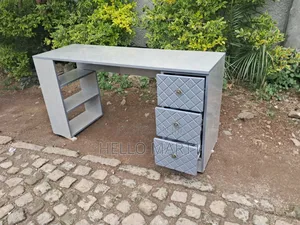 Photo - Reading Table