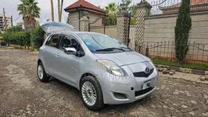 Photo - Toyota Yaris Base Hatchback 5dr 2010 Silver