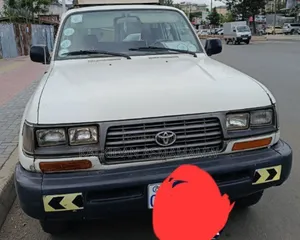 Photo - Toyota Land Cruiser 90 1997 White