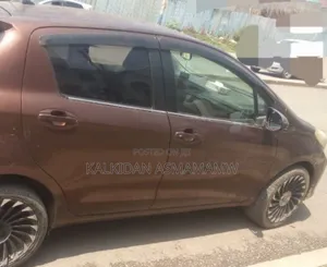Toyota Yaris 2012 Brown