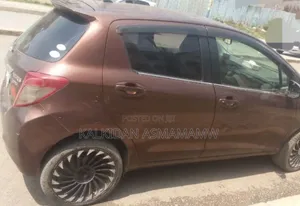 Toyota Yaris 2012 Brown
