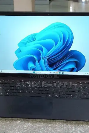 New Laptop Dell Vostro 3520 8GB Intel Core I5 SSD 1T