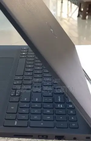 New Laptop Dell Vostro 3520 8GB Intel Core I5 SSD 1T