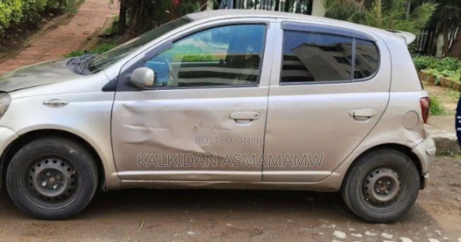 Toyota Vitz 2002 Silver