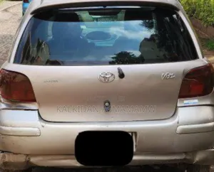 Toyota Vitz 2002 Silver