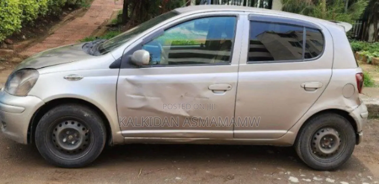 Toyota Vitz 2002 Silver