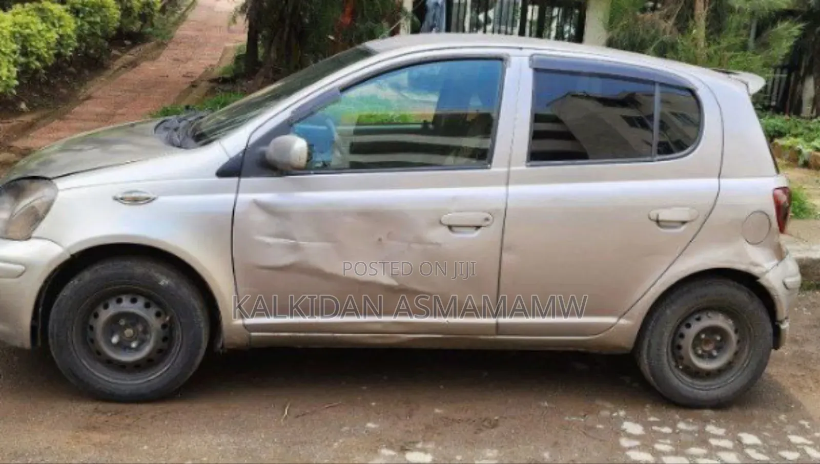 Toyota Vitz 2002 Silver