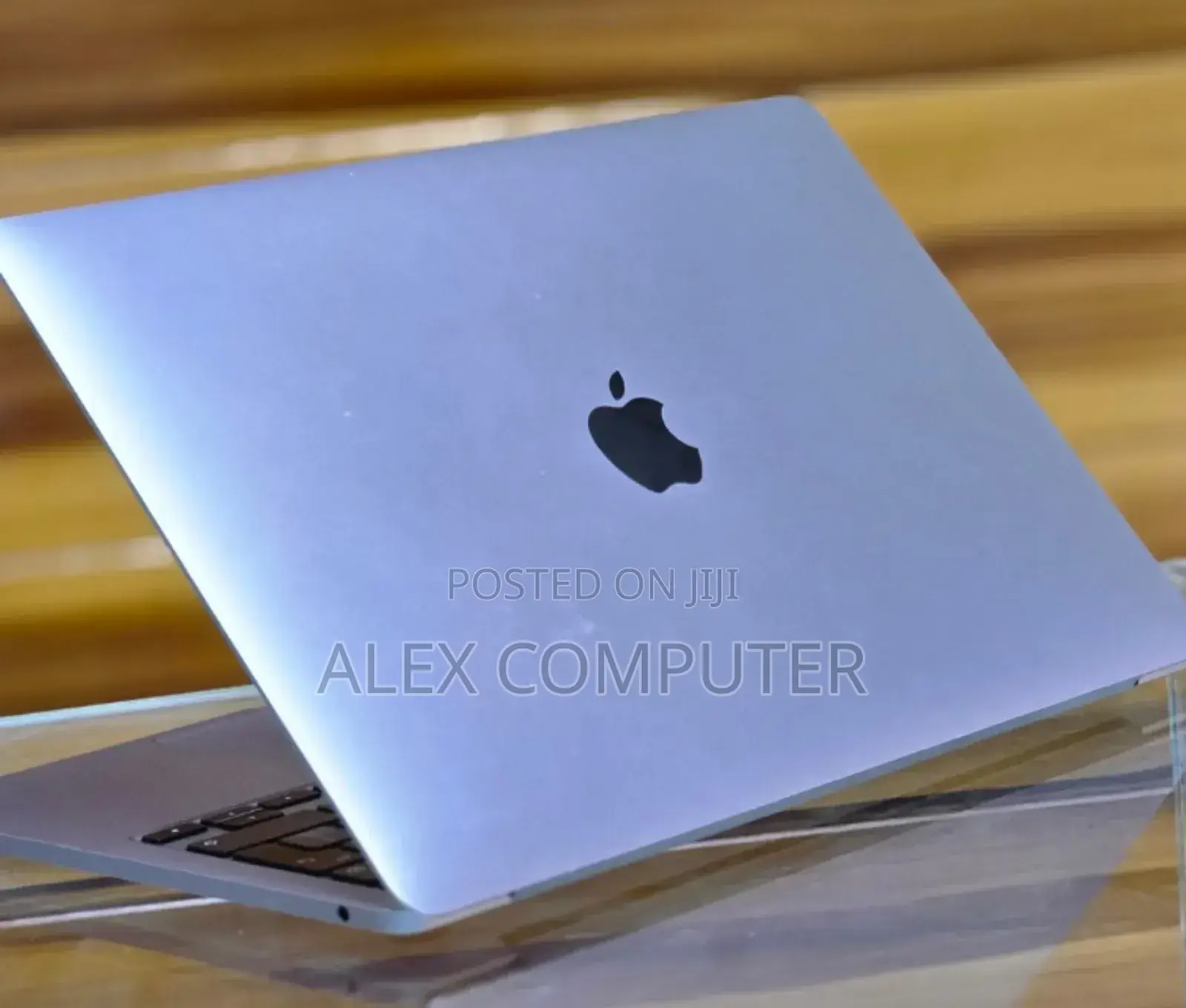 New Laptop Apple MacBook Pro 2022 M2 8GB Apple M2 SSD 256GB