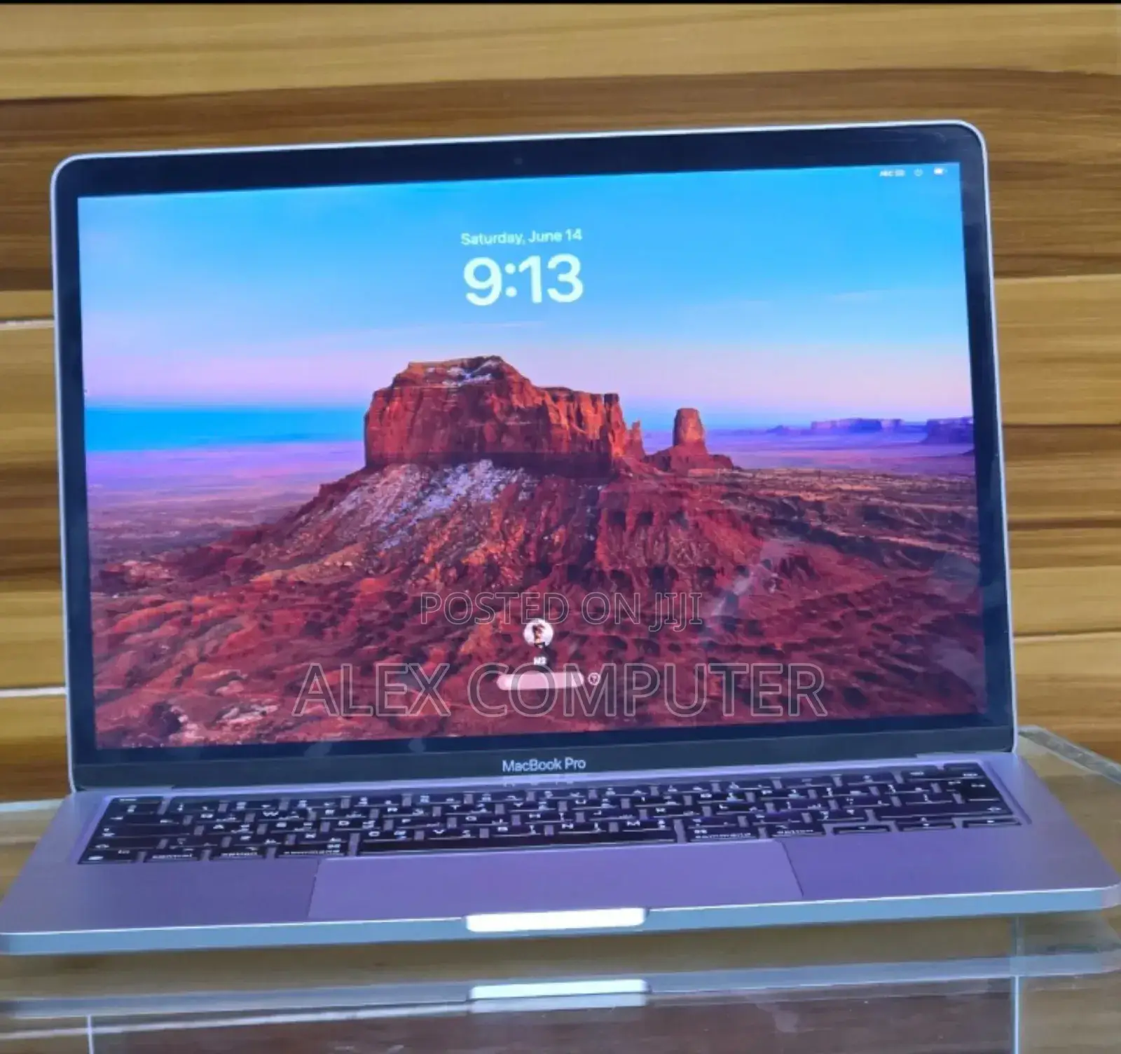 New Laptop Apple MacBook Pro 2022 M2 8GB Apple M2 SSD 256GB