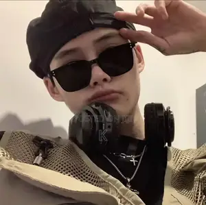 Photo - Square Polarized Sunglasse