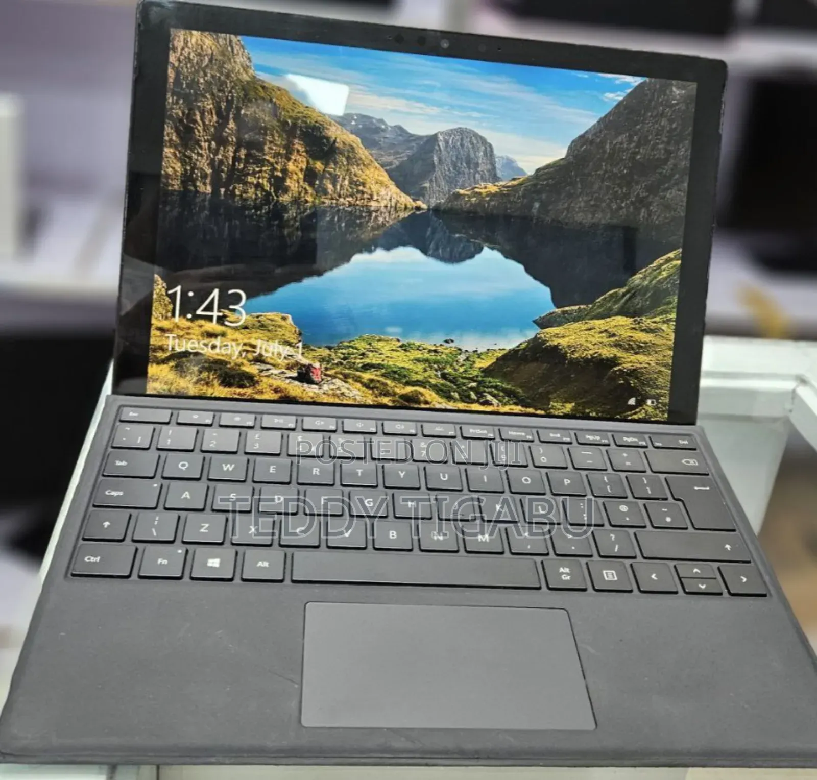 New Laptop Microsoft Surface 8GB Intel Core I7 SSD 256GB