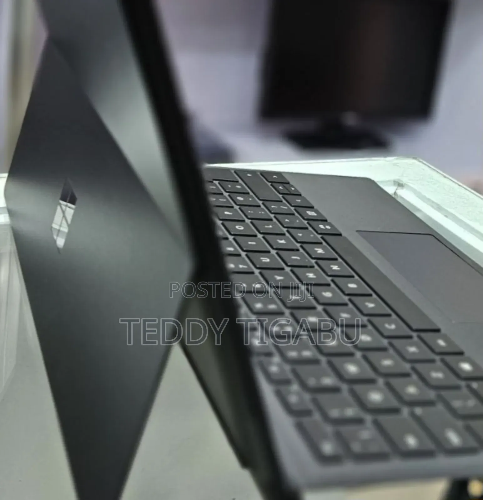 New Laptop Microsoft Surface 8GB Intel Core I7 SSD 256GB